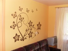 Naklejka na ścianę flora z motylkami. 