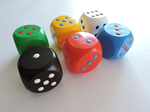 Kolorowe kostki do gry