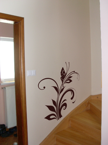 Szablony malarskie na ścianę z motywami roślinnymi na klatkę schodową