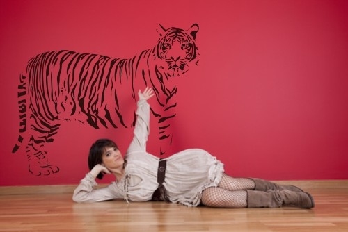 Szablon do malowania na ścianę w pokoju dziennym i młodzieżowym tygrys