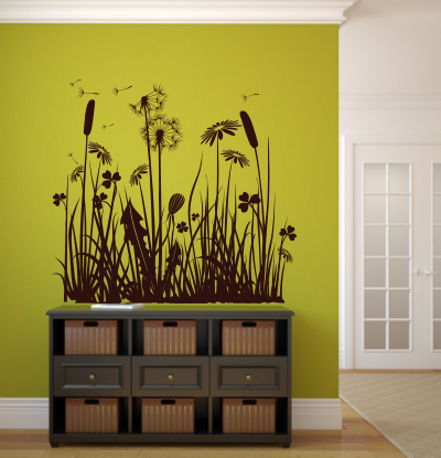 Naklejka welurowa na ścianę czarny motyw kwiatowy i dmuchawce z kwiatkami na łące